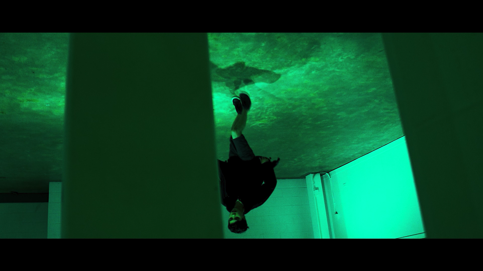 JSim-Broder_Weightless.00_02_14_15.Still011